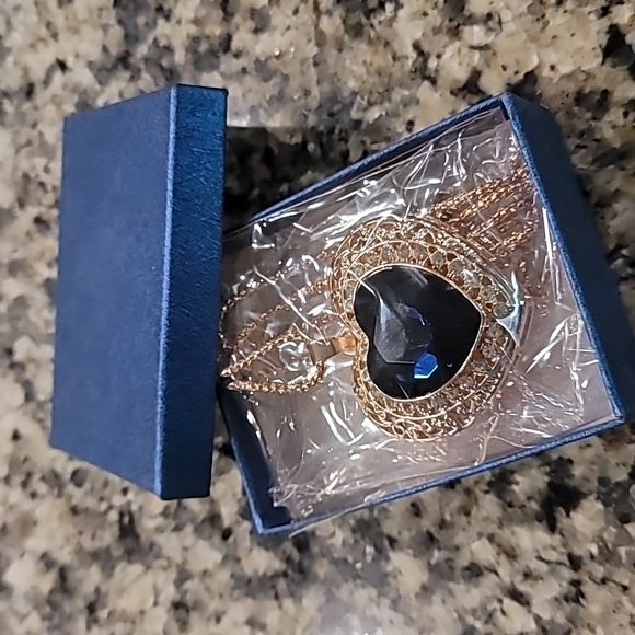 Blue heart necklace NWT - Picture 9 of 9